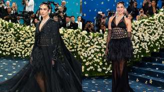 Dua Lipa faz transformação no look durante o MET Gala