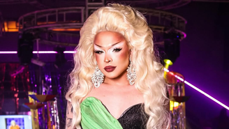 José Filho caracterizado como a drag queen Poseidon