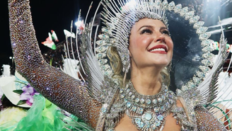 Paolla Oliveira em último desfile como rainha de bateria da Grande Rio