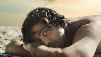 Maré Alta, drama gay com Marco Pigossi, estreia nas plataformas digitais