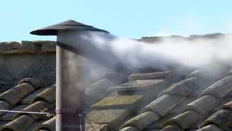 Fumaça branca confirma novo papa