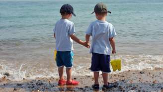 Gêmeos idênticos compartilham 100% dos genes, um fator que têm papel relevante no desenvolvimento de alergias