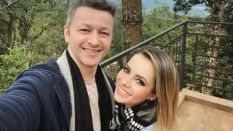 Lucas Lima se declara a Sandy em homenagem
