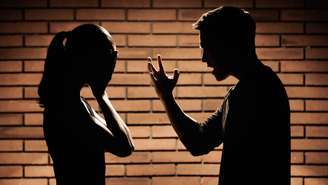 Você sempre acaba envolvido com pessoas difíceis? A astrologia pode explicar isso! Veja quais signos atraem personalidades desafiadoras.