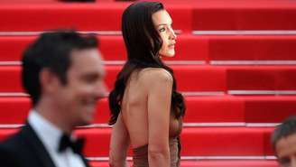 A supermodelo Bella Hadid é uma das adeptas do chamado naked dresses
