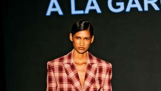 A marca traduz o vestir para a cidade de maneira contemporânea