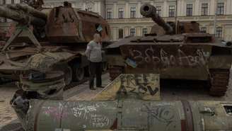Equipamento russo destruído em exposição em Kiev, 14 de maio de 2025.