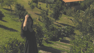 Yanna Lavigne no sítio onde mora com Bruno Gissoni