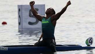 Isaquias Queiroz ficou com a medalha de ouro na etapa da Copa do Mundo de canoagem.