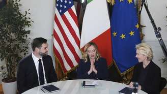 Da esquerda para a direita:: J.D. Vance, vice-presidente americano, Giorgia Meloni, primeira-ministra italiana e Ursula von der Leyen, presidente da Comissão Europeia em Roma.