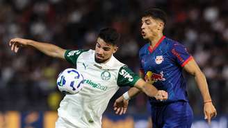 Palmeiras bate o Red Bull Bragantino de virada e se isola na liderança do Brasileirão.