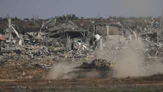 Um tanque israelense na Faixa de Gaza nesta segunda-feira, 19 de maio.