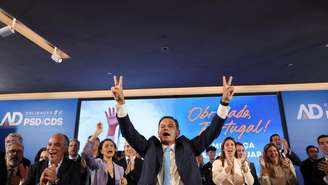 O primeiro-ministro português, o direitista moderado Luís Montenegro, venceu as eleições legislativas antecipadas realizadas neste domingo (18), mas, assim como há um ano, não conseguiu maioria suficiente para garantir a estabilidade política no país ibérico.
