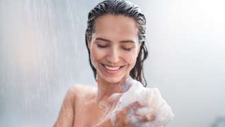 Veja como renovar as energias e atrair prosperidade com ingredientes simples e naturais neste banho revitalizante.