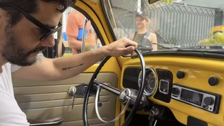 Wagner Moura dirige Fusca no filme 'O Agente Secreto'