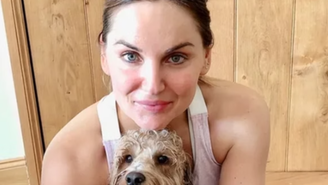 Maquiadora descobre câncer devastador 48 horas após ter primeiro sintoma