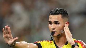 Árbitro Matheus Candançan atuando pelo Campeonato Paulista - 