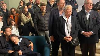 Parentes e amigos do fotógrafo Sebastião Salgado reunidos na Basílica Sacré-Coeur de Reims, na abertura privada da exposição de Rodrigo Salgado, filho de Lélia e Sebastião Salgado. Em Reims. Em 24 de maio de 2025. O fotógrafo Sebastião Salgado morreu na sexta-feira 23, em Paris.