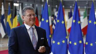 O comissário europeu de comércio, Maros Sefcovic, respondeu às ameaças de Donald Trump de impor tarifas de 50% sobre produtos europeus importados para os Estados Unidos.