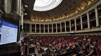 Assembleia Nacional Francesa nesta terça-feira (27) antes do início da votação da lei que cria o direito à ajuda para morrer.
