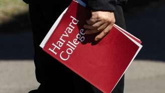 Brasileiros em Harvard relatam clima de tensão durante embate entre Harvard e o governo Trump