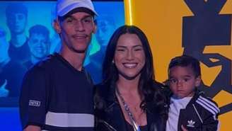 Luva de Pedreiro e namorada, Távila Gomes, com o filho, Davi Cristiano Ronaldo