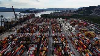 Imagem de drone mostra conteineres no Porto de Santos, em Santos (SP)
03/04/2025
REUTERS/Amanda Perobelli