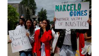 Colegas de classe de Marcelo Gomes da Silva juntam-se a membros da comunidade em manifestação de apoio ao estudante (01/06/2025)