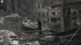 Foto mostra estragos após ataques do Exército israelense no subúrbio de Dahiyeh, em Beirute, no Líbano