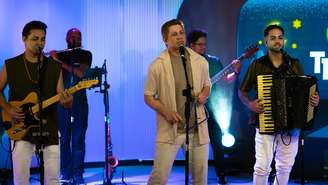 Rastapé rejeita título de forró universitário e conta história do sucesso 'Colo de Menina'