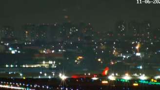 Aeroporto Internacional de São Paulo, em Guarulhos, tem decolagens e pousos interrompidos por presença de drones