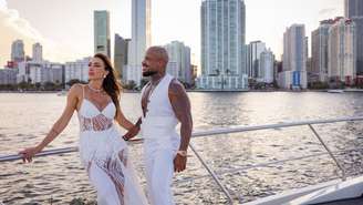 Xanddy e a esposa Katia Nerich se casaram em alto mar