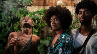 Fotografia de Carolina Arantes do trabalho "Tombamento", parte do acervo da Biblioteca Nacional da França.