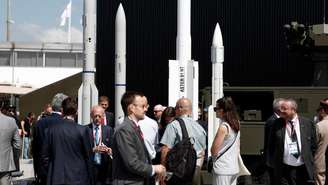 Vista de mísseis exibidos no estande da MBDA durante o 55º International Paris Airshow no Aeroporto de Le Bourget, perto de Paris. 16 de junho de 2025