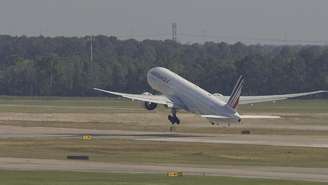 Um Boeing 777-300ER da Air France que fazia a rota entre Paris e São Paulo teve que aterrissar no aeroporto de Bordeaux, no oeste da França, menos de duas horas após a decolagem, nesta segunda-feira 16 de junho de 2025. Foto de arquivo.