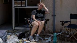 Veronica Osipchik, de 33 anos, teve sua casa danificada pela explosão