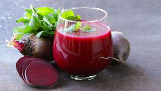 Deseja mais energia e disposição pela manhã, sem precisar de café? Confira dicas de bebidas incríveis e saudáveis para a rotina