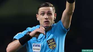 Árbitro Ramon Abatti Abel. 