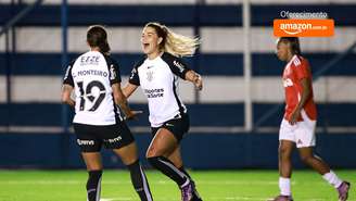 Jogadoras do Corinthians comemoram gols