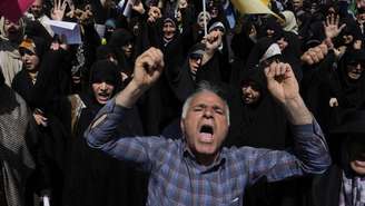 Manifestantes foram às ruas em Teerã nesta sexta-feira, 20 de junho de 2025, em protesto contra a ofensiva israelense.