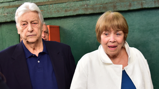 Fúlvio Stefanini ao lado da esposa Vera no funeral de Francisco Cuoco