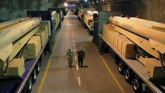 Interior de uma das "cidades de mísseis" onde é armazenada uma grande quantidade de mísseis balísticos Kheibar Shekan