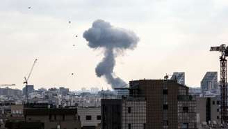 Irã e Israel continuam trocando mísseis após os ataques dos EUA durante a madrugada