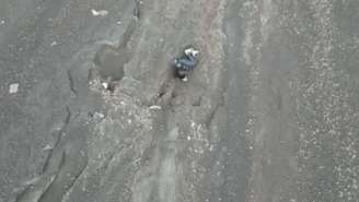 Drone flagra brasileira que caiu em trilha na Indonésia