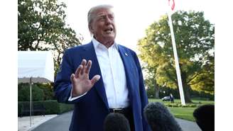 Presidente dos EUA, Donald Trump, fala com repórteres na Casa Branca antes de partir para reunião de cúpula da Otan em Haia, na Holanda 24/06/2025
