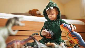 Estudos mostram que a paixão por dinossauros na infância ajuda a desenvolver foco, curiosidade e raciocínio lógico; saiba mais