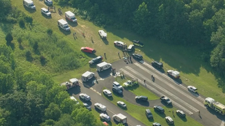 Avião de pequeno porte cai em Nova Jersey e deixa feridos