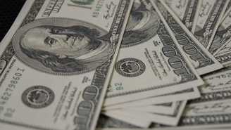 Dólar cai ao menor valor em mais de um ano a R$5,4047