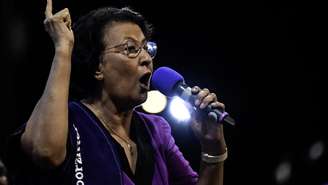 Jennifer Geerlings-Simons, do Partido Nacional Democrata(NPD)é a primeira presidente eleita do Suriname.