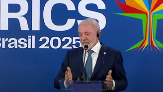 Lula conversa com a imprensa após reunião do Brics